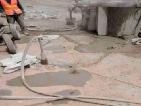 瓮安水泥混凝土路面板底注浆技术 路面脱空注浆整治方案